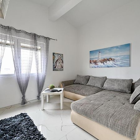 Apartment Razanac Nikola 2 Bagian luar foto